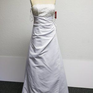 new white strapless size medium wedding/prom dress
